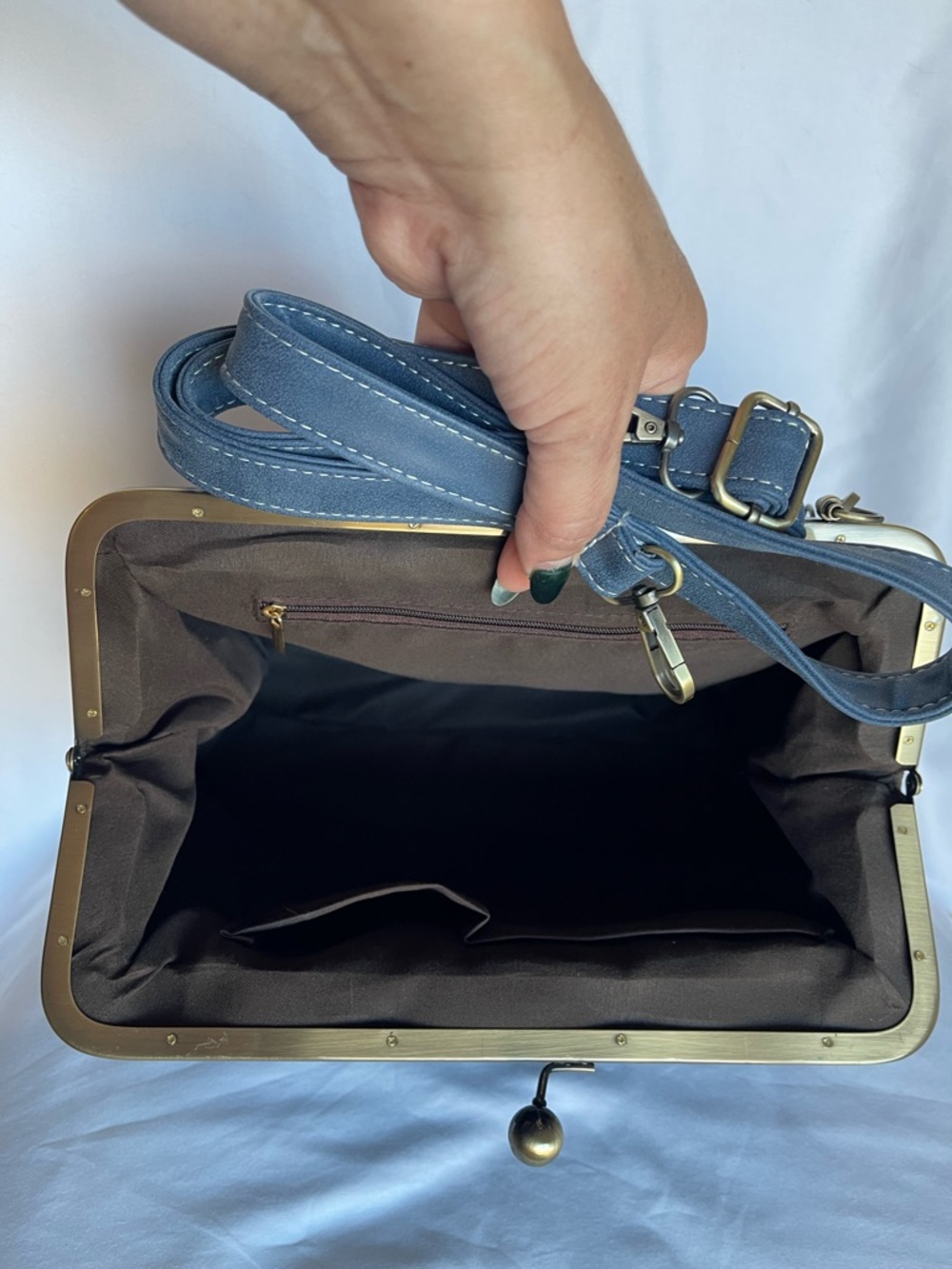 Vintage-Inspired Blue Suede Satchel - Picture 7 of 8